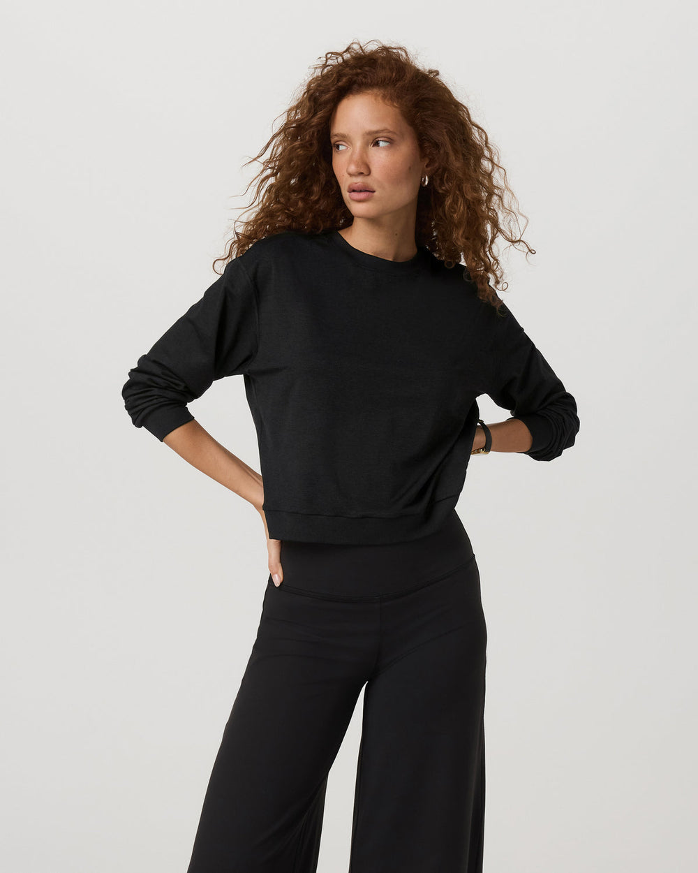 Vuori Halo Modern Crew Women's Black Heather Sweatshirt