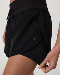 Vuori Daily Speed Short 2.5" Women's Black Fitness Shorts