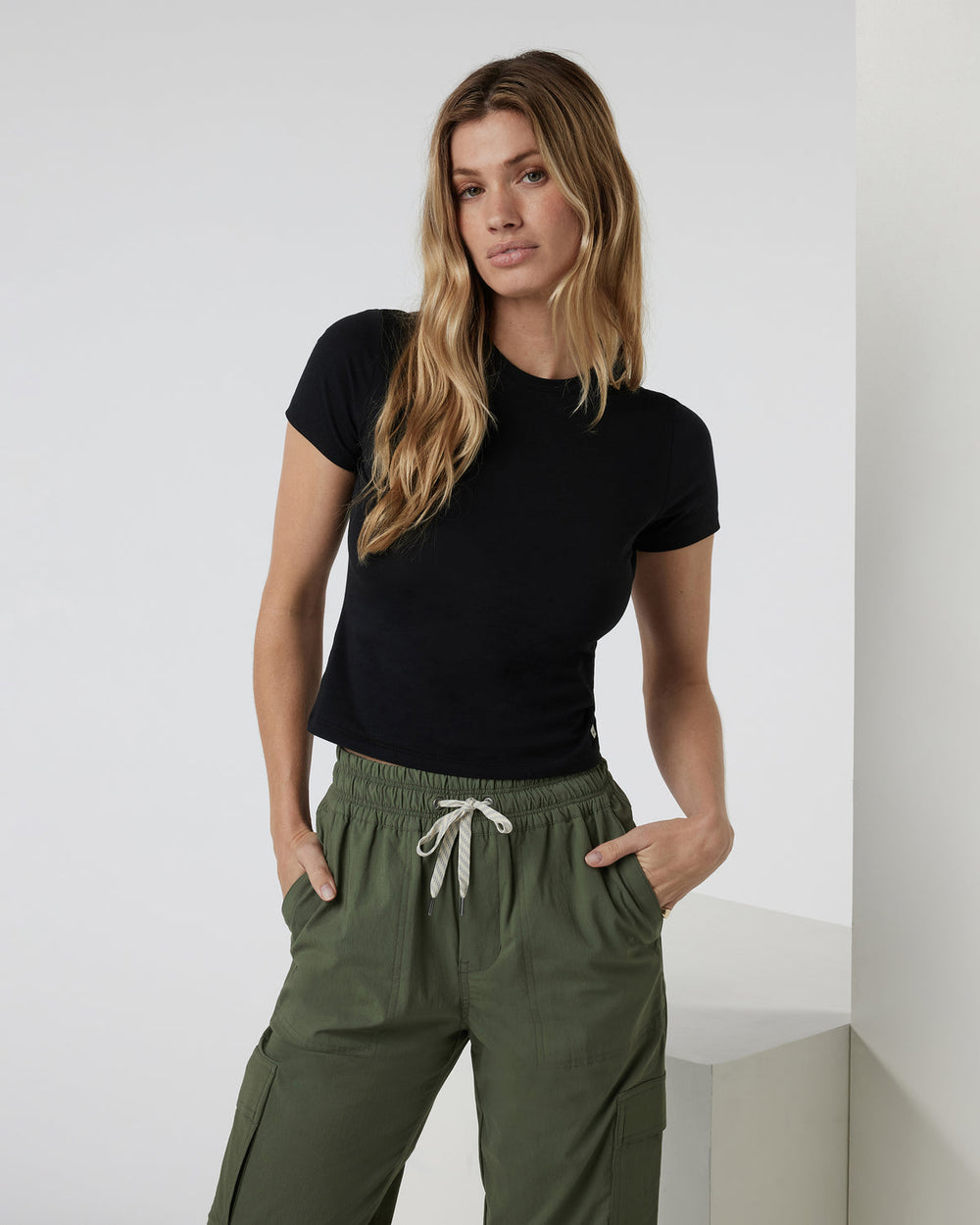 Vuori Feather Baby Tee Women's Black Fitted Tee