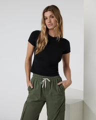 Vuori Feather Baby Tee Women's Black Fitted Tee