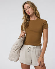 Vuori Feather Baby Tee Women's Rum Fitted Tee