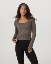 Vuori Women's Long Sleeve Halo Essential Scoop Chia Heather