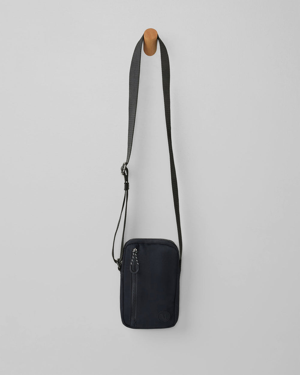 Vuori All Around Crossbody Black Bag