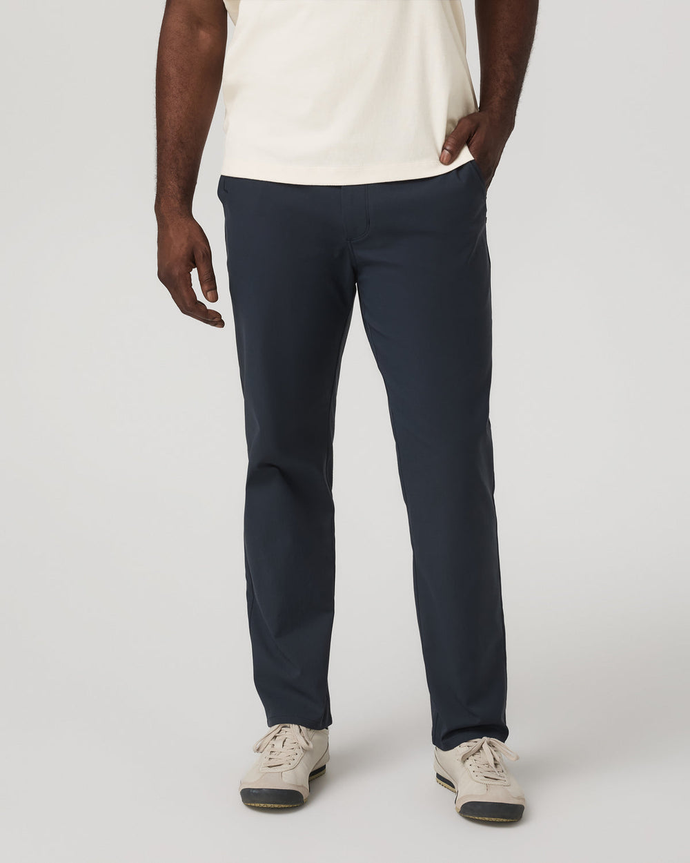 Vuori Cascade Chino Classic Fit 32" Men's Ink Pants