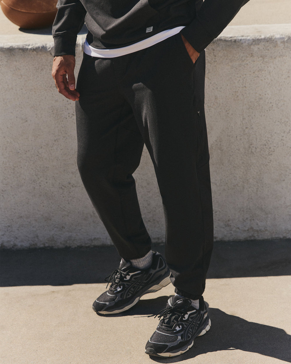 Vuori Men's Coronado Mixed Media Sweatpant 28" Black Heather