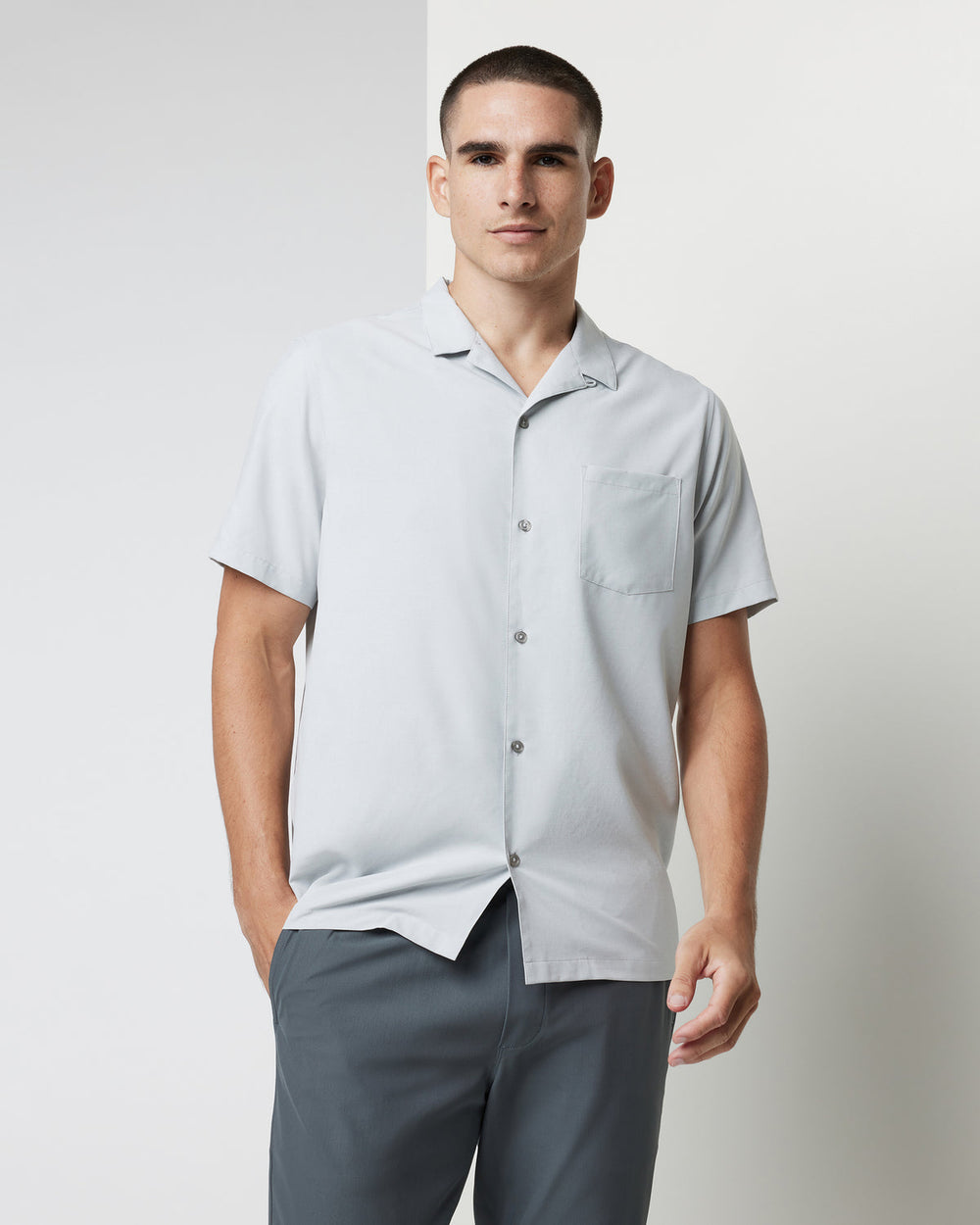 Vuori Seaport Button Down Men's Sky Grey Short-Sleeve