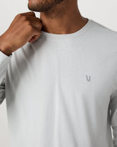 Vuori Men's Long Sleeve Clearview Seamless Tee Frost Grey Shirt