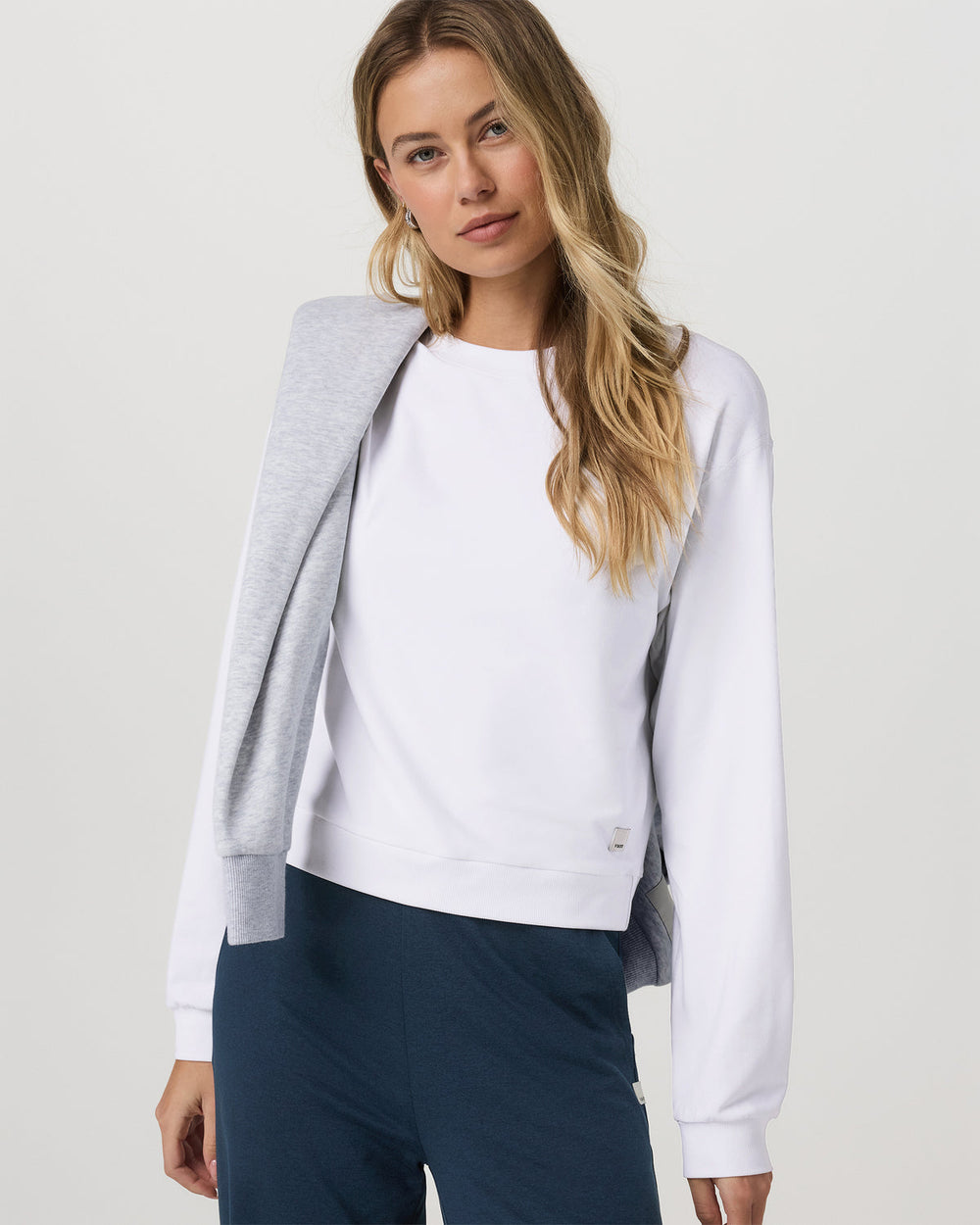 Vuori Halo Modern Crew Women's White Lounge Sweatshirt