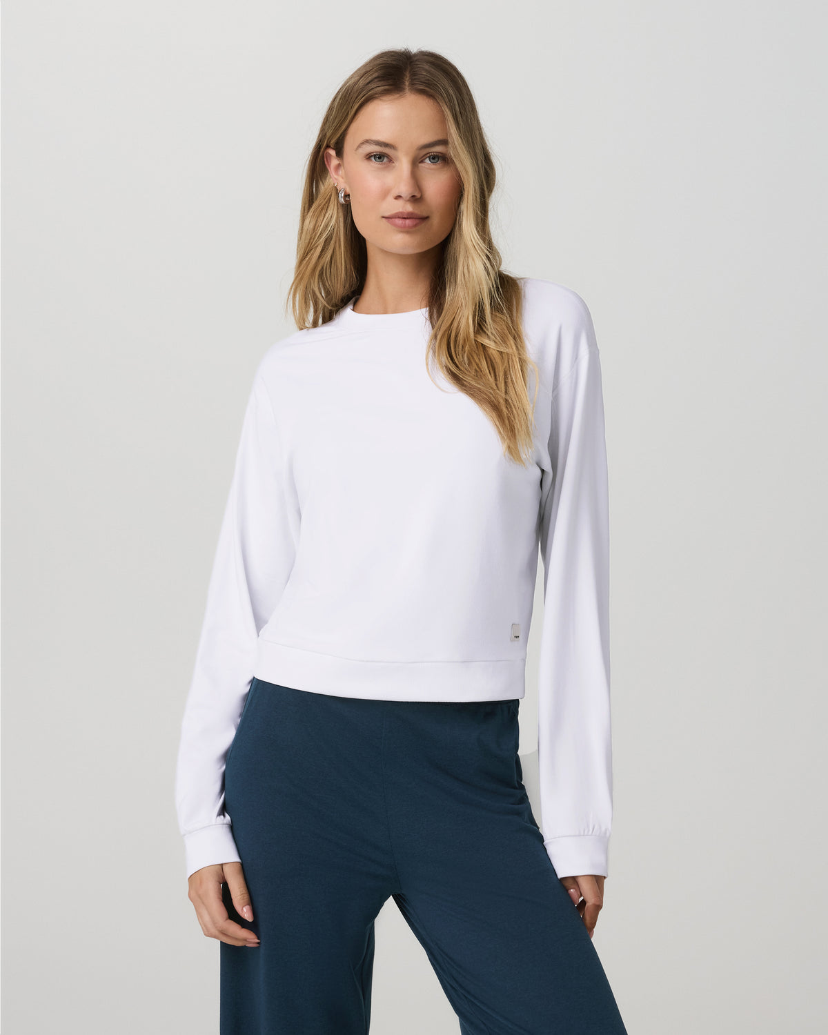 Vuori Halo Modern Crew Women's White Lounge Sweatshirt