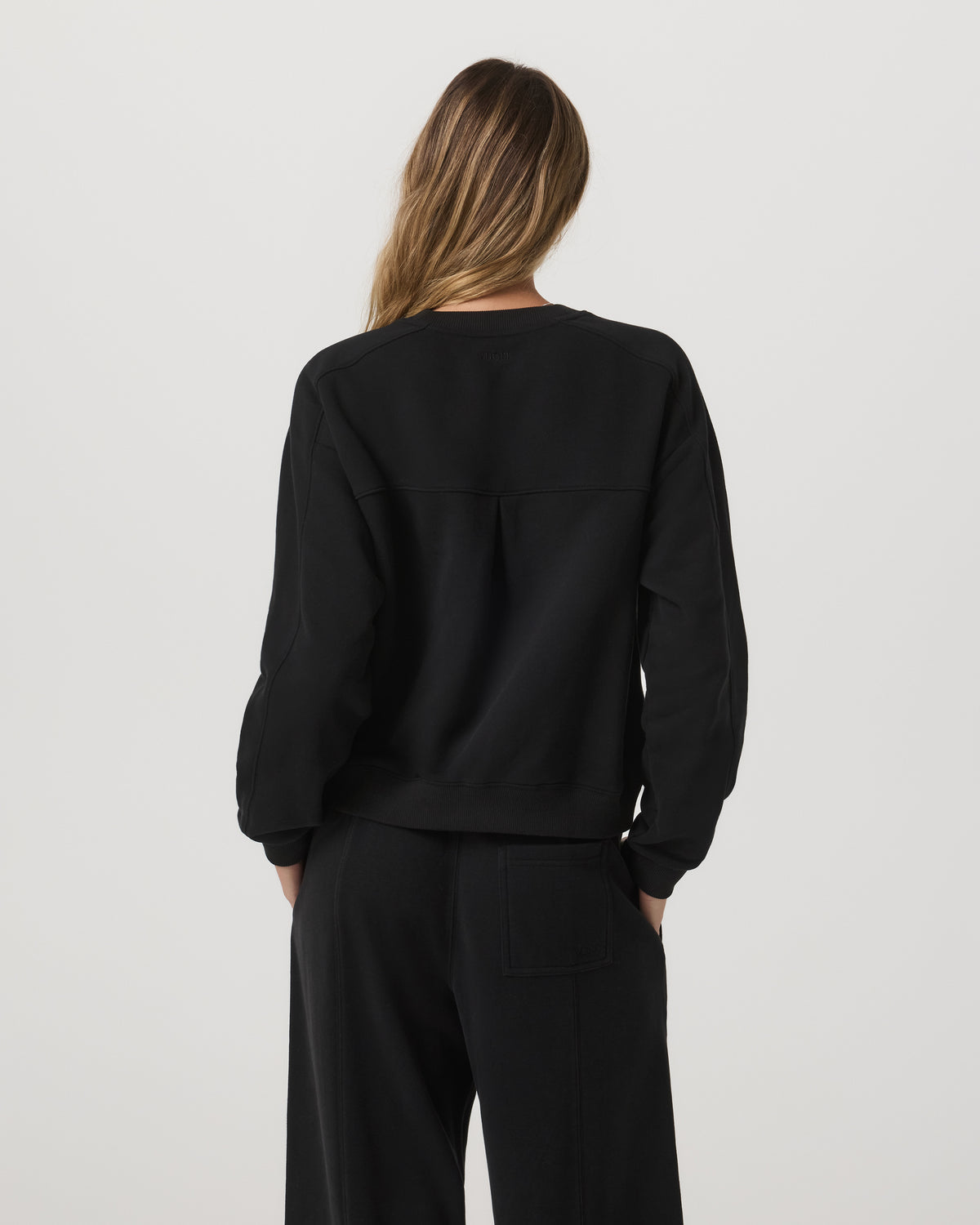 Vuori Sedona Seams Crew Women's Black Fleece Sweatshirt