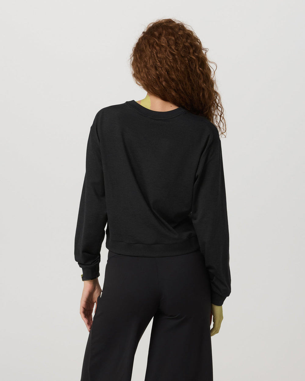Vuori Halo Modern Crew Women's Black Heather Sweatshirt