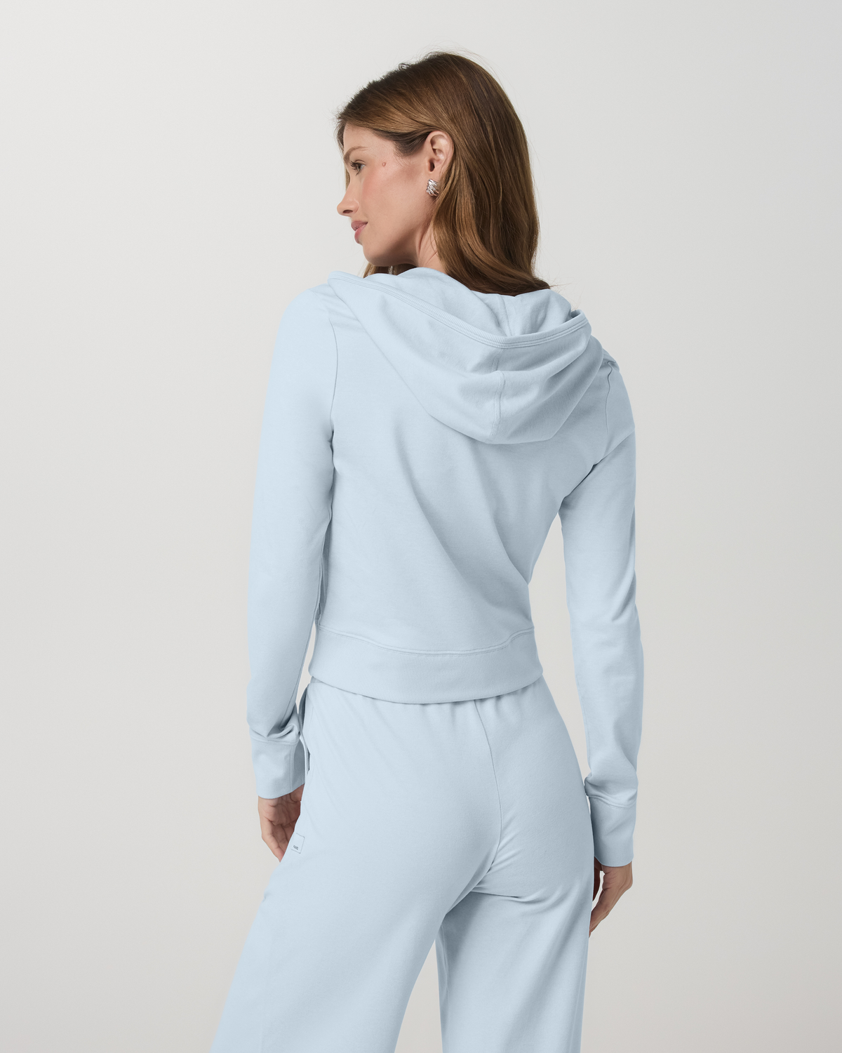 Vuori Halo Mini Full Zip Hoodie Soft Sky Heather Cropped Hoodie