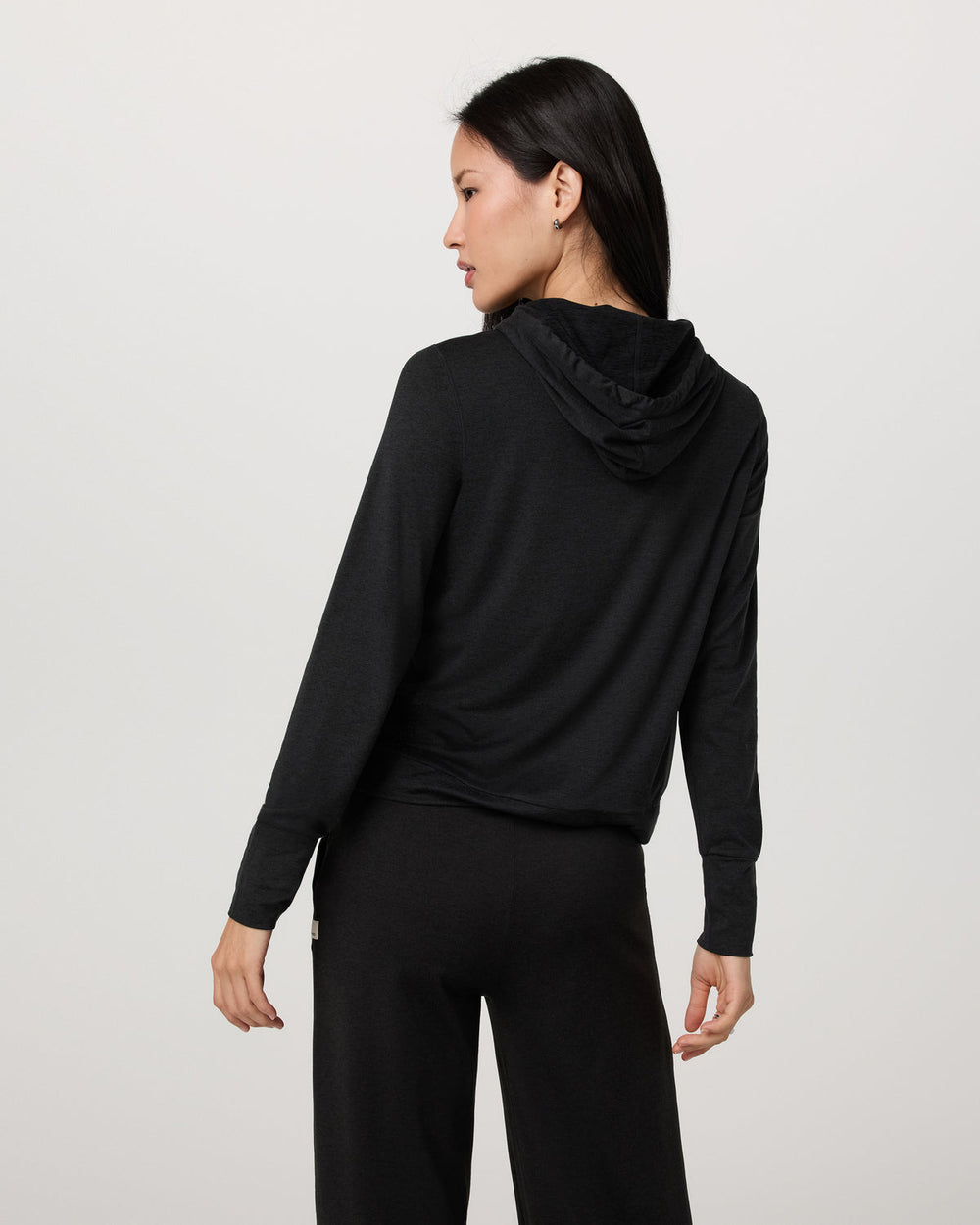 Vuori Halo Essential Hoodie Black Heather Sweatshirt