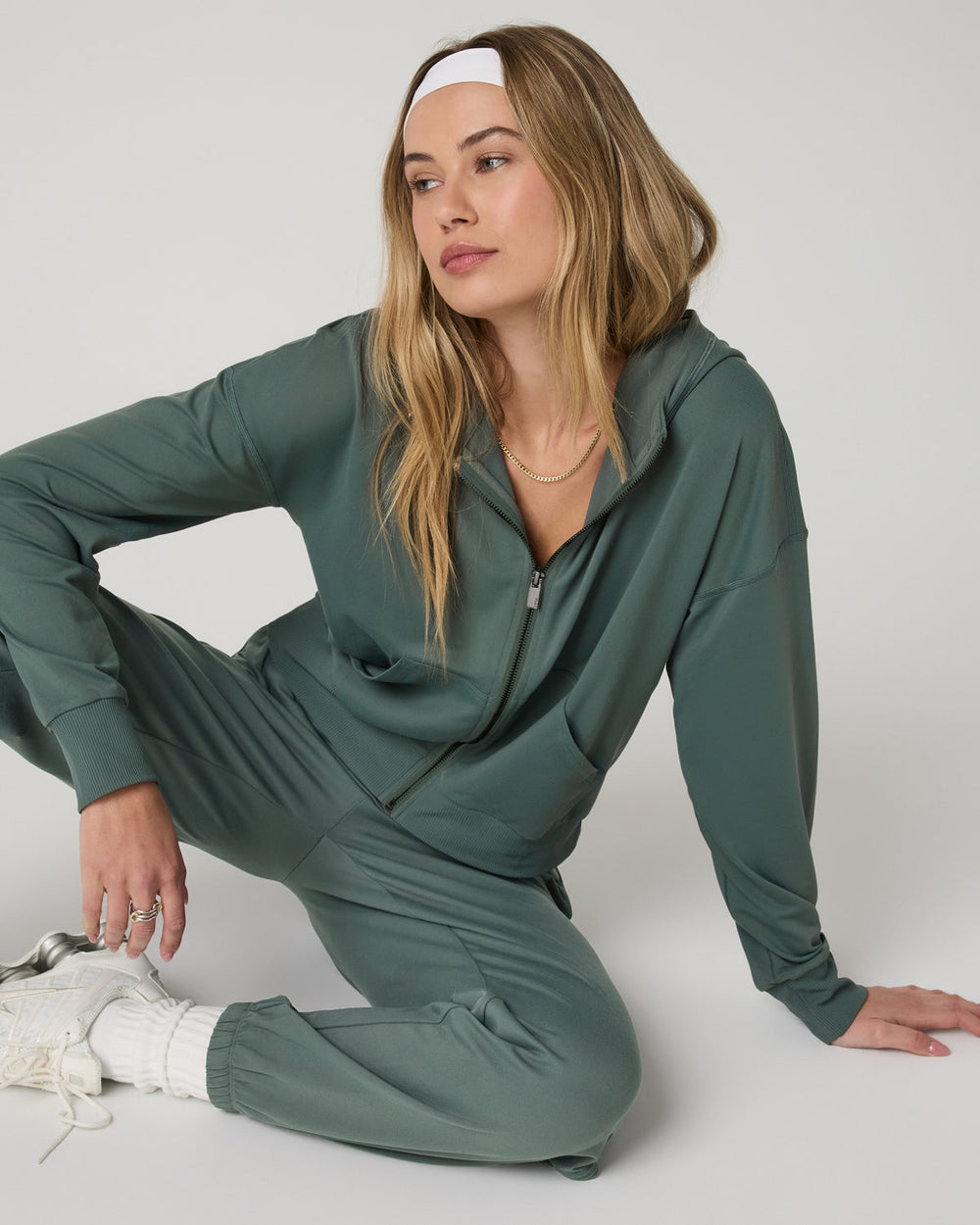 Vuori Halo Modern Full Zip Hoodie Women's Agate Green Hoodie