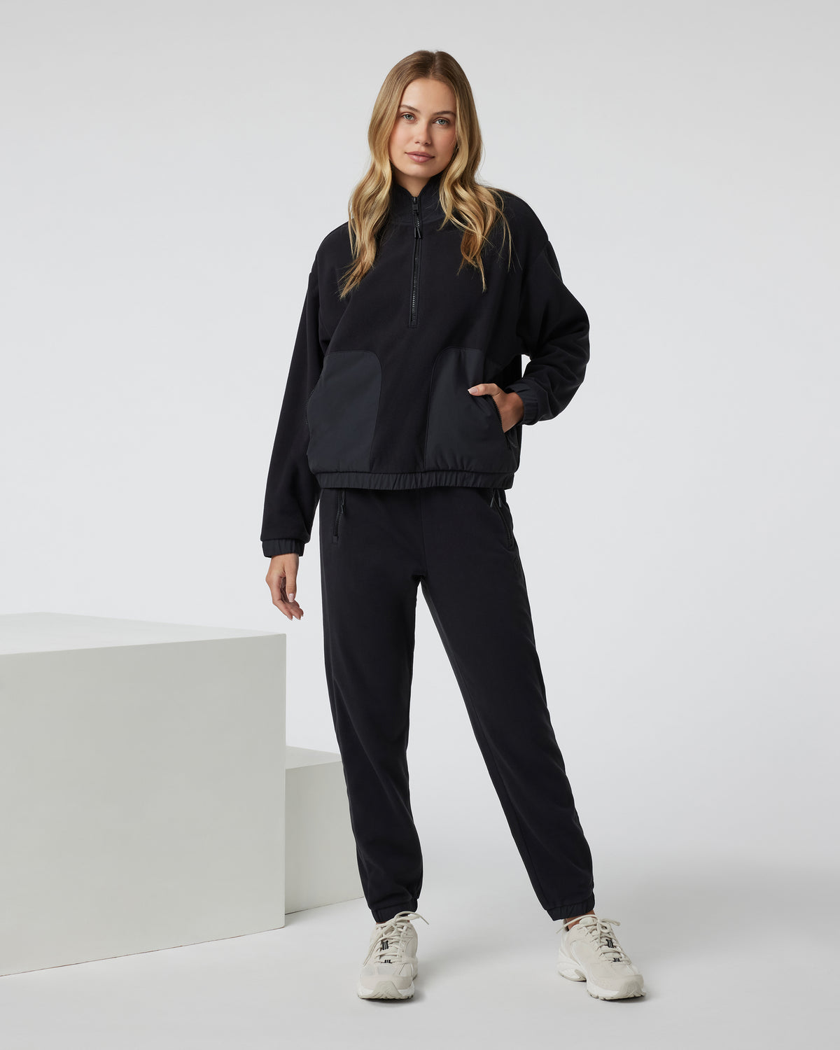 Vuori Women's Aspen Half Zip Black Fleece Pullover
