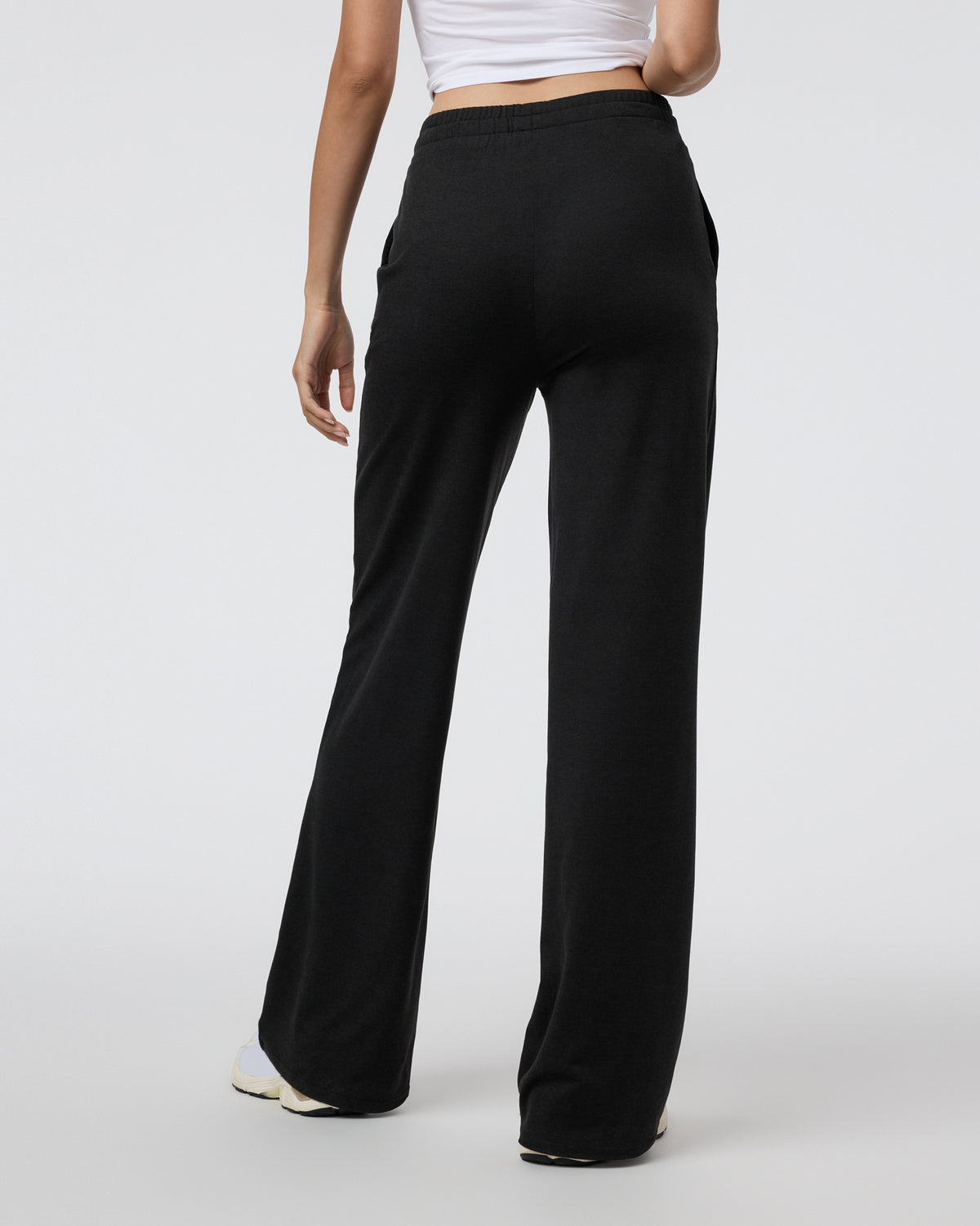 Vuori Halo Essential Wideleg Black Heather Pants