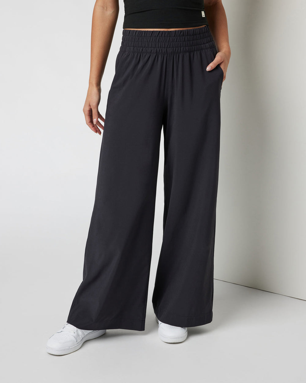 Vuori Villa Wideleg - Short Black Wide Leg Pants