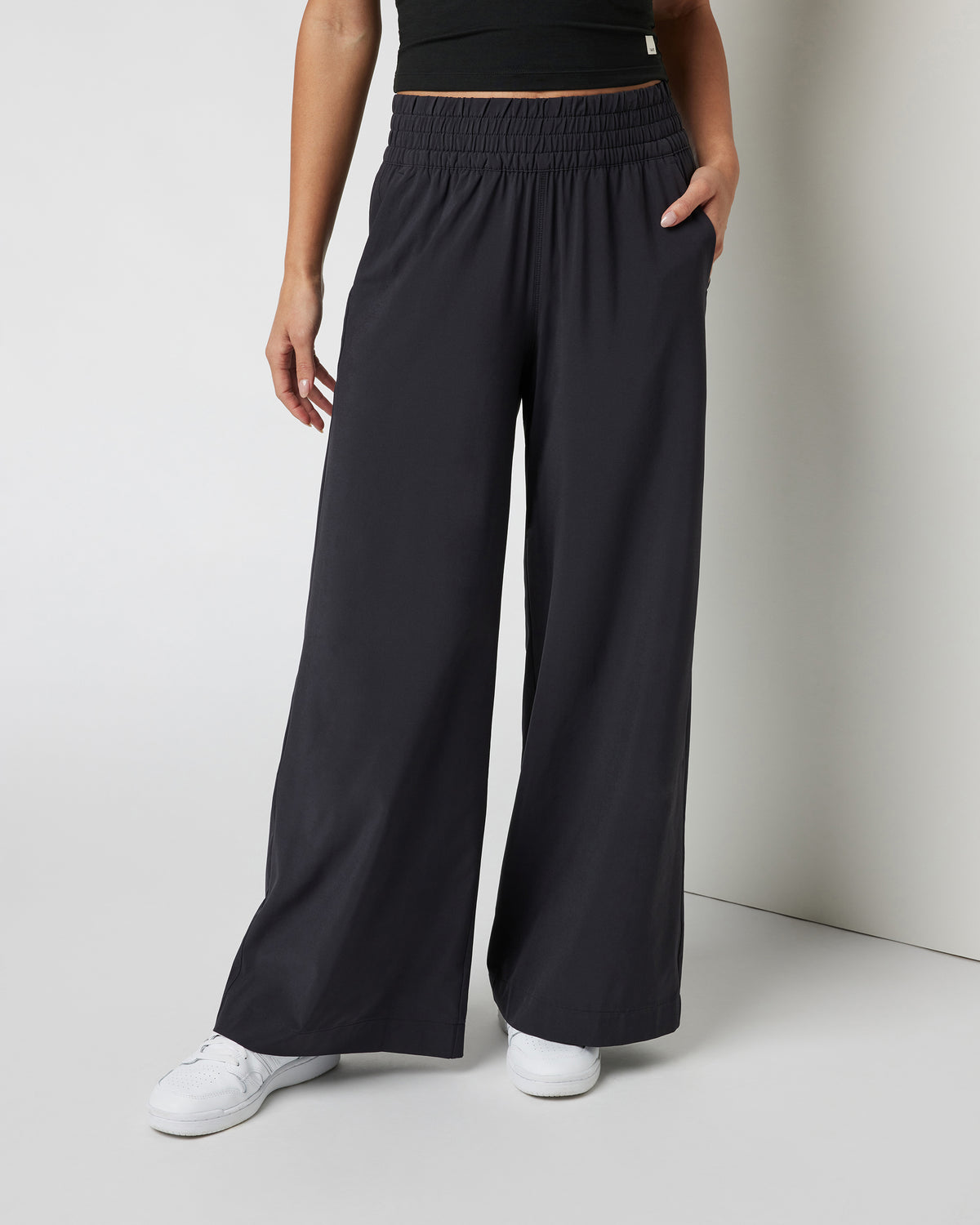Vuori Villa Wideleg - Short Black Wide Leg Pants