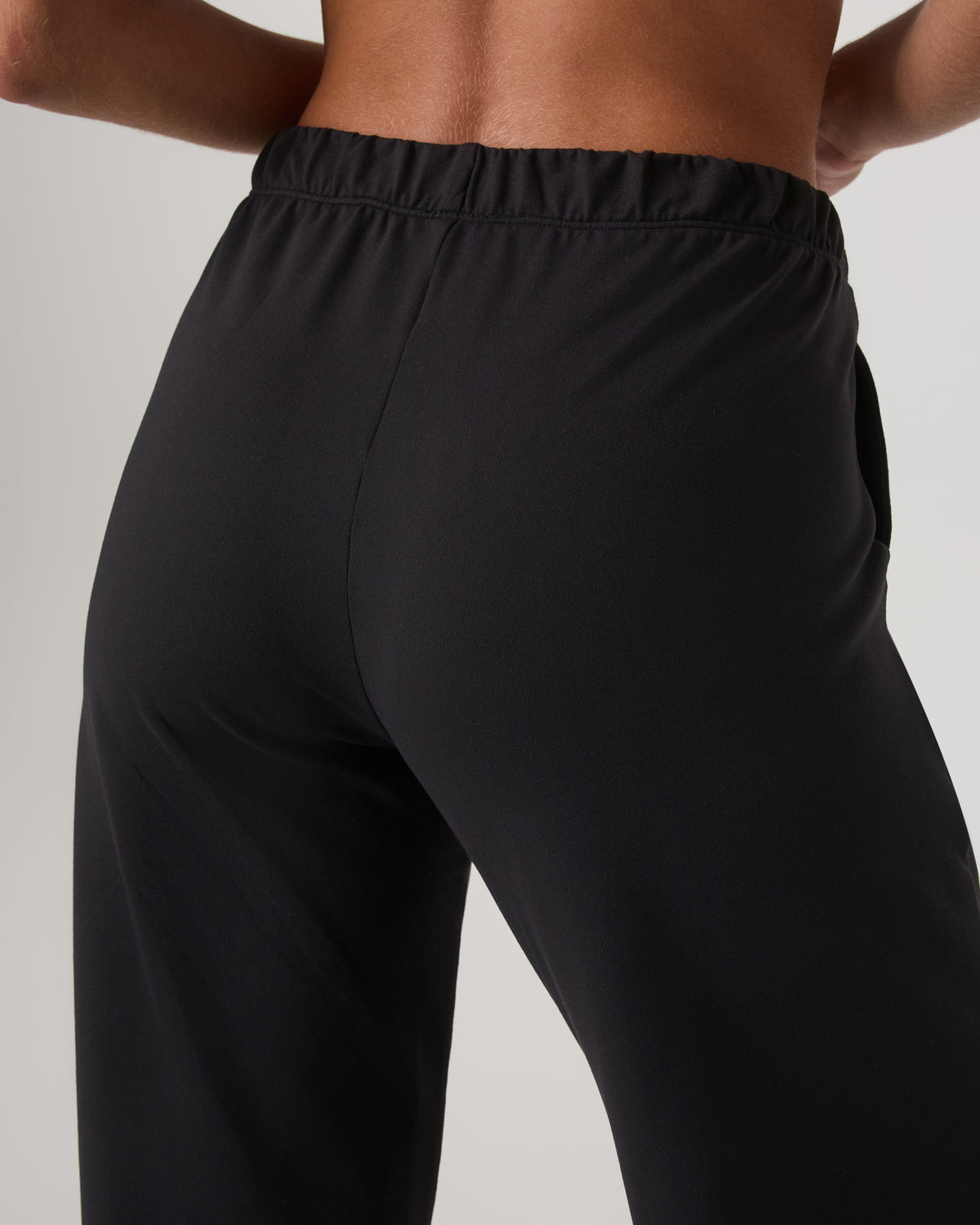 Vuori Halo Straight Leg Pant Women's Solid Black Pants