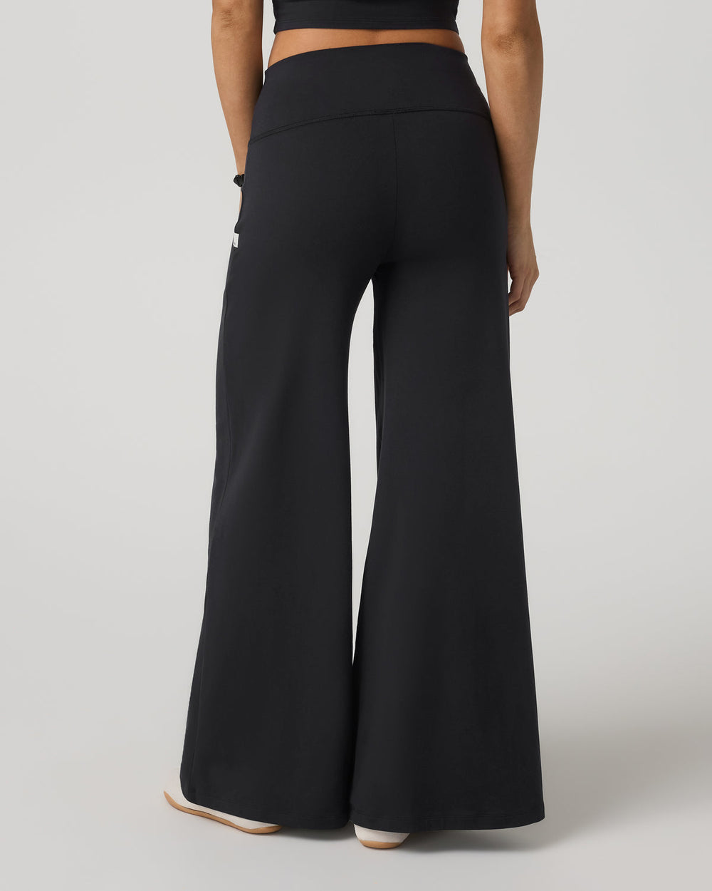Vuori Halo Easy Wideleg Pant - Long Women's Solid Black Pants