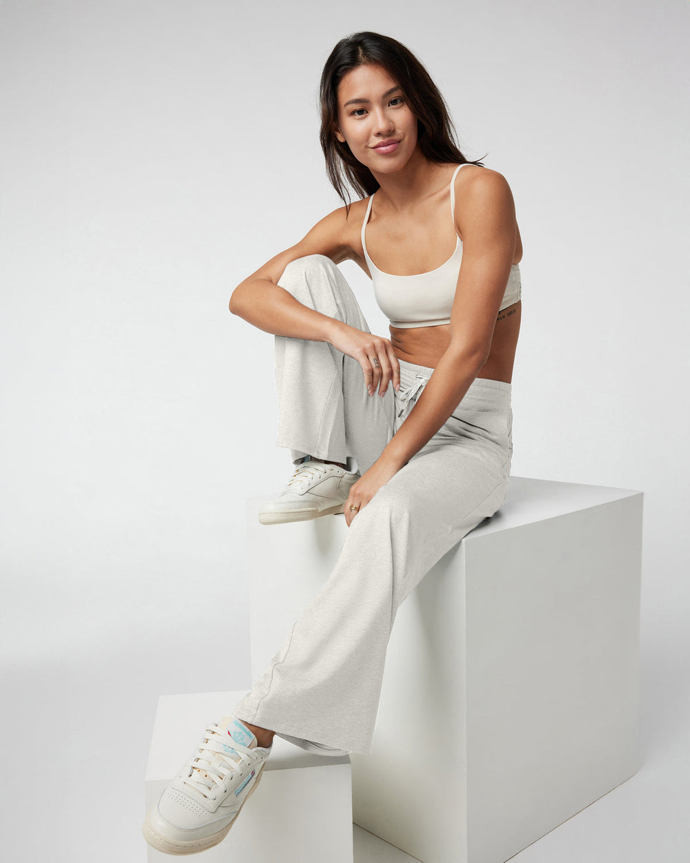 Vuori Halo Essential Wideleg - Short Ecru Heather