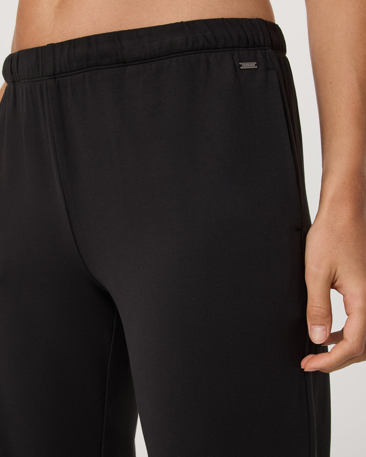 Vuori Halo Straight Leg - Long Women's Solid Black Pants