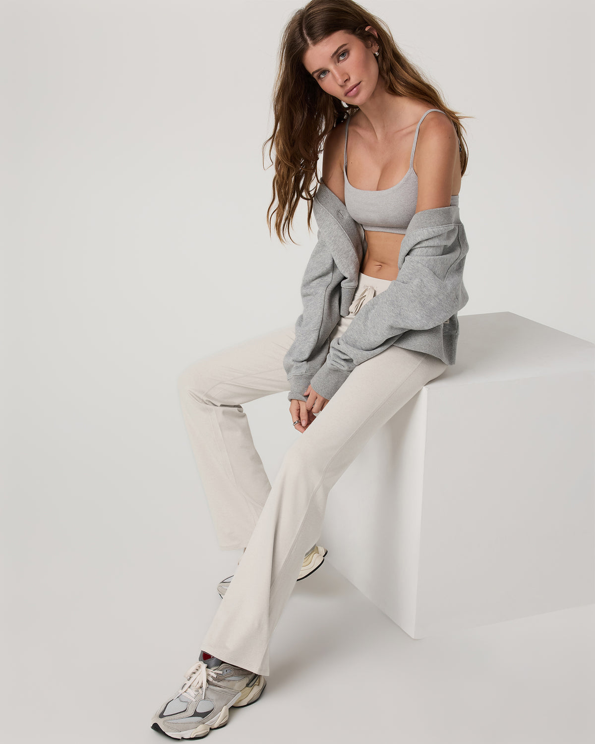 Vuori Halo Flare Pant Women's Ecru Heather Pants