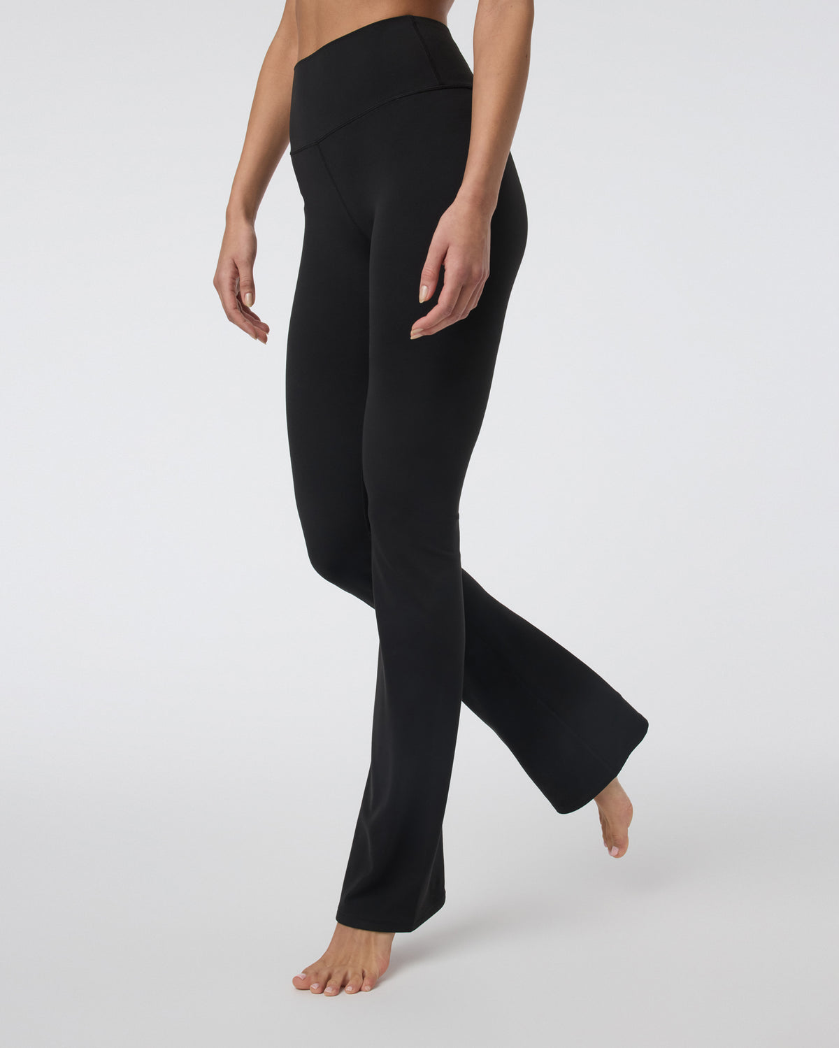 Vuori Vuori AllTheFeels™ Slim Flare - Short Black