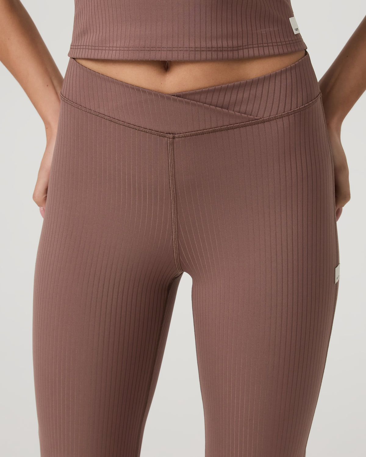 Vuori Inversion Rib Slim Flare Women's Sable Slim Flare Leggings