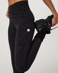 Vuori Vuori AllTheForm™ Legging Black Blurred Torrent Legging