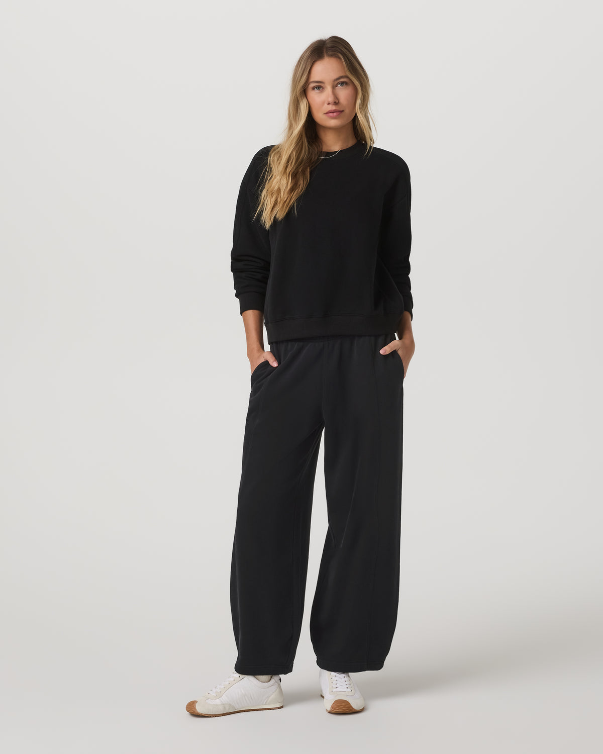 Vuori Sedona Barrel Sweatpant Women's Black Relaxed Fit Pants