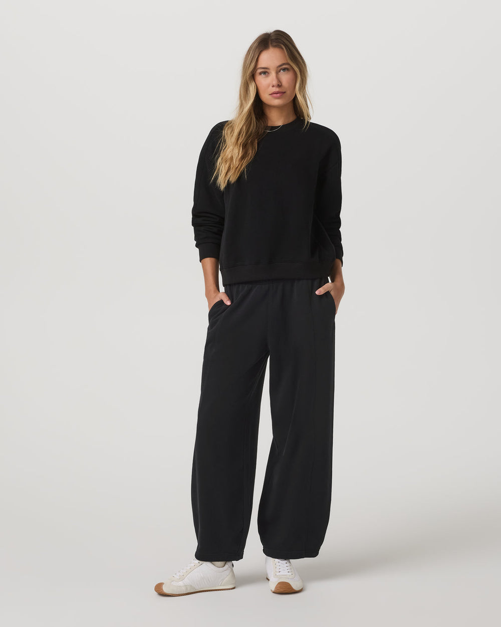 Vuori Sedona Barrel Sweatpant Women's Black Relaxed Fit Pants
