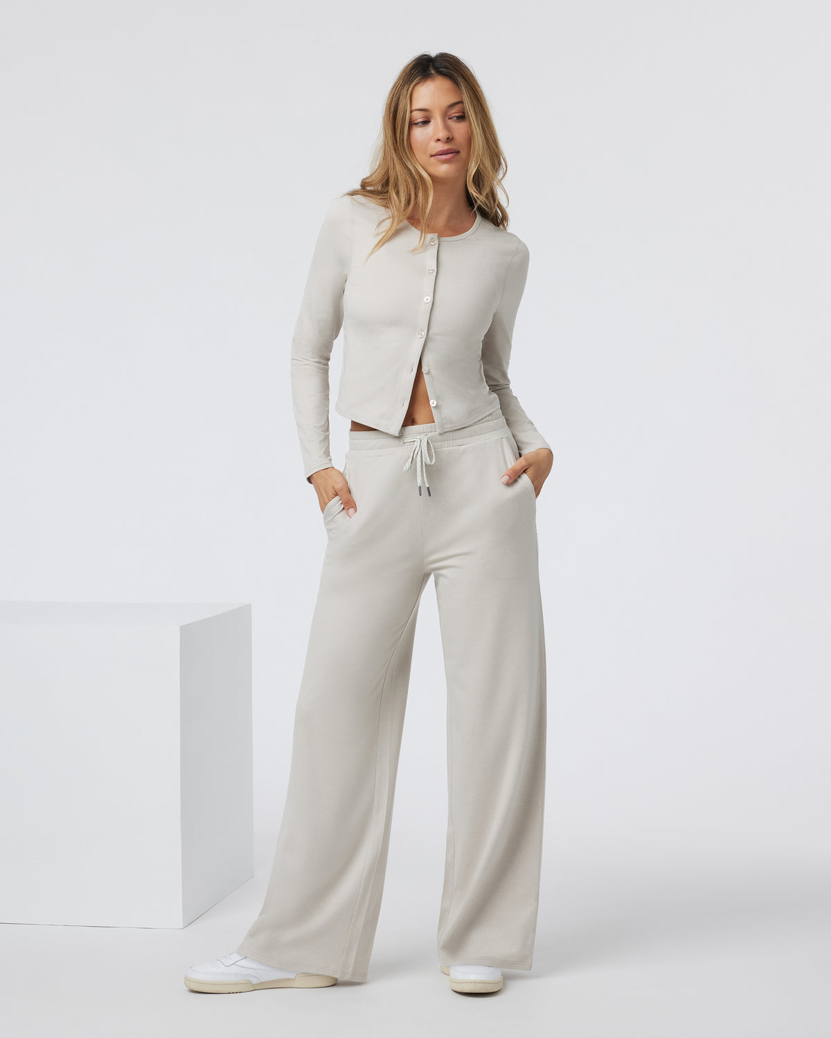 Vuori Halo Essential Wideleg Ecru Heather