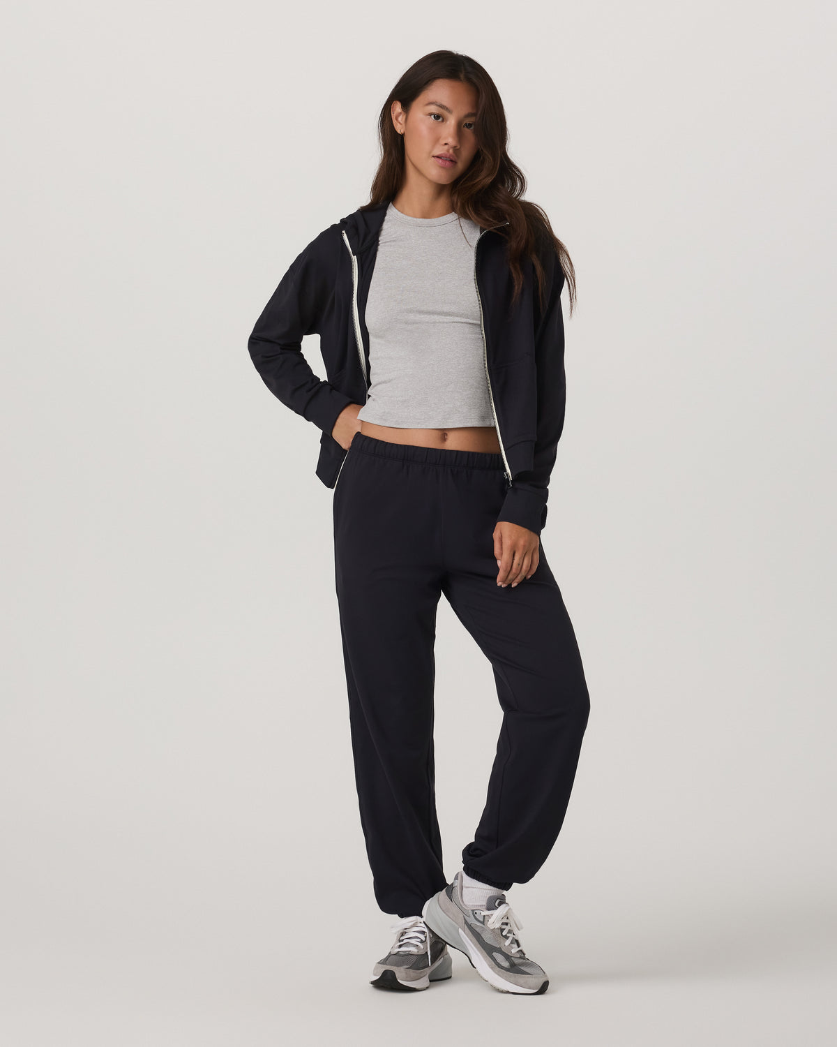 Vuori Halo Modern Sweatpant Women's Solid Black Pants