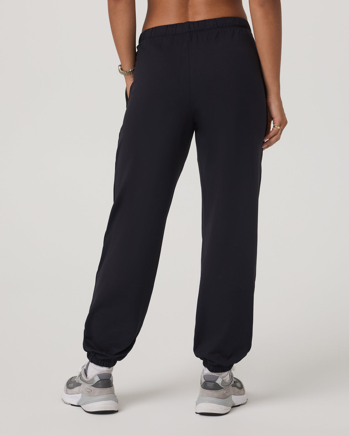 Vuori Halo Modern Sweatpant Women's Solid Black Pants