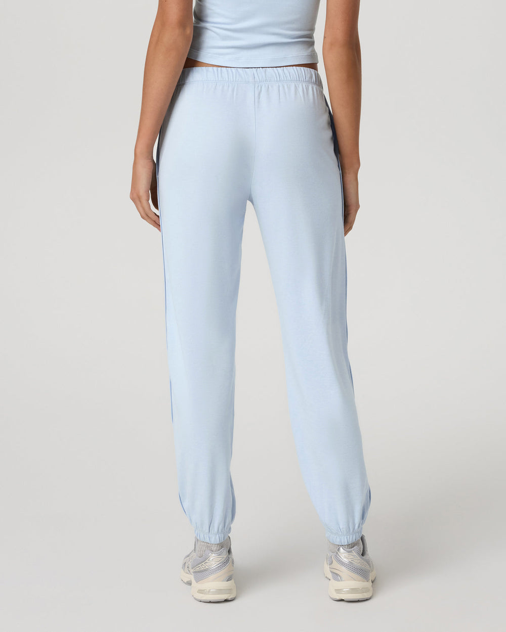 Vuori Women's Halo Modern Sweatpant Soft Sky Heather