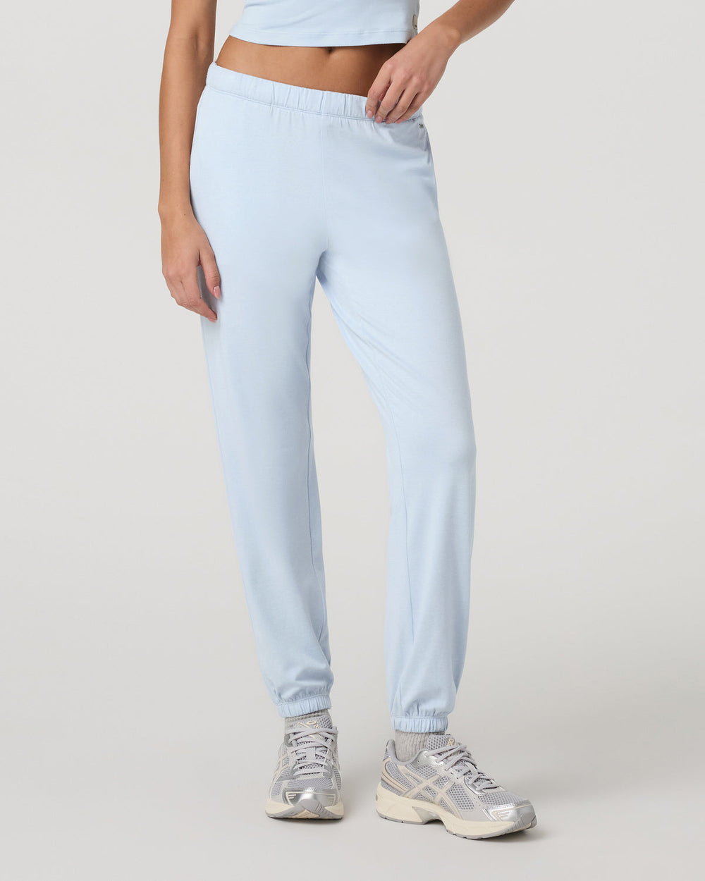 Vuori Women's Halo Modern Sweatpant Soft Sky Heather