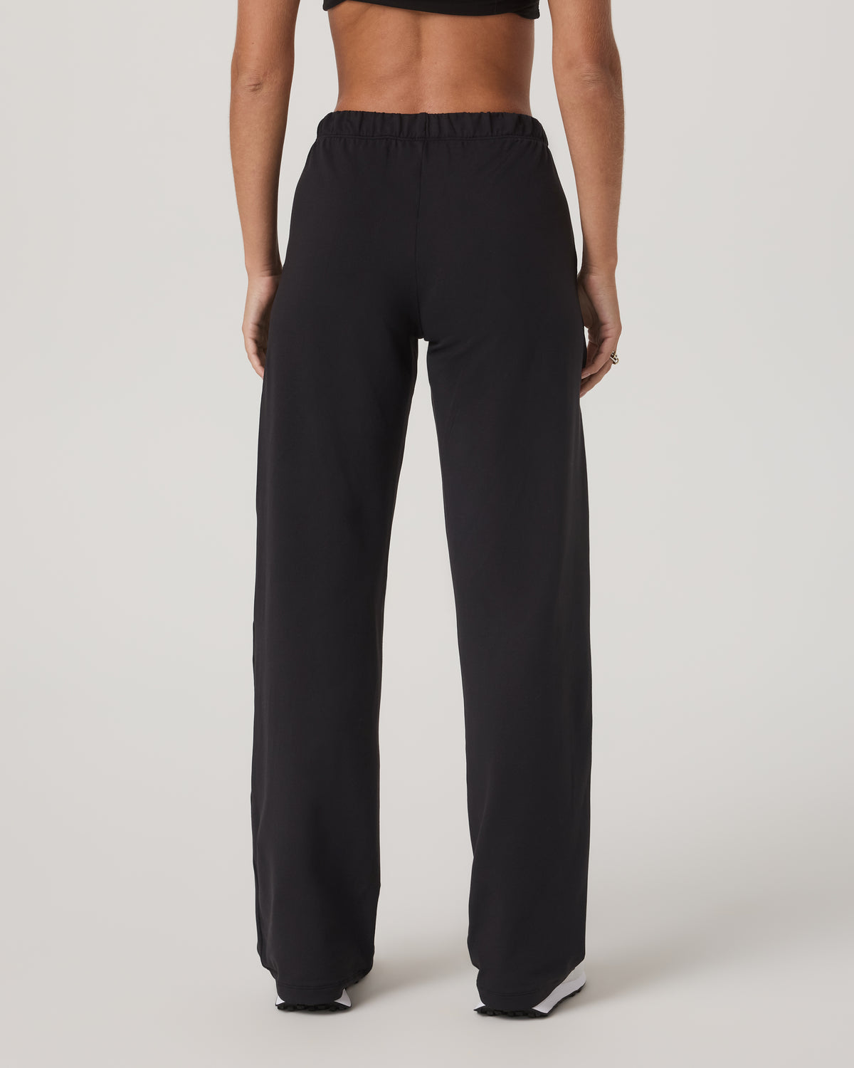 Vuori Women's Halo Modern Strght Leg Pant - Short Solid Black