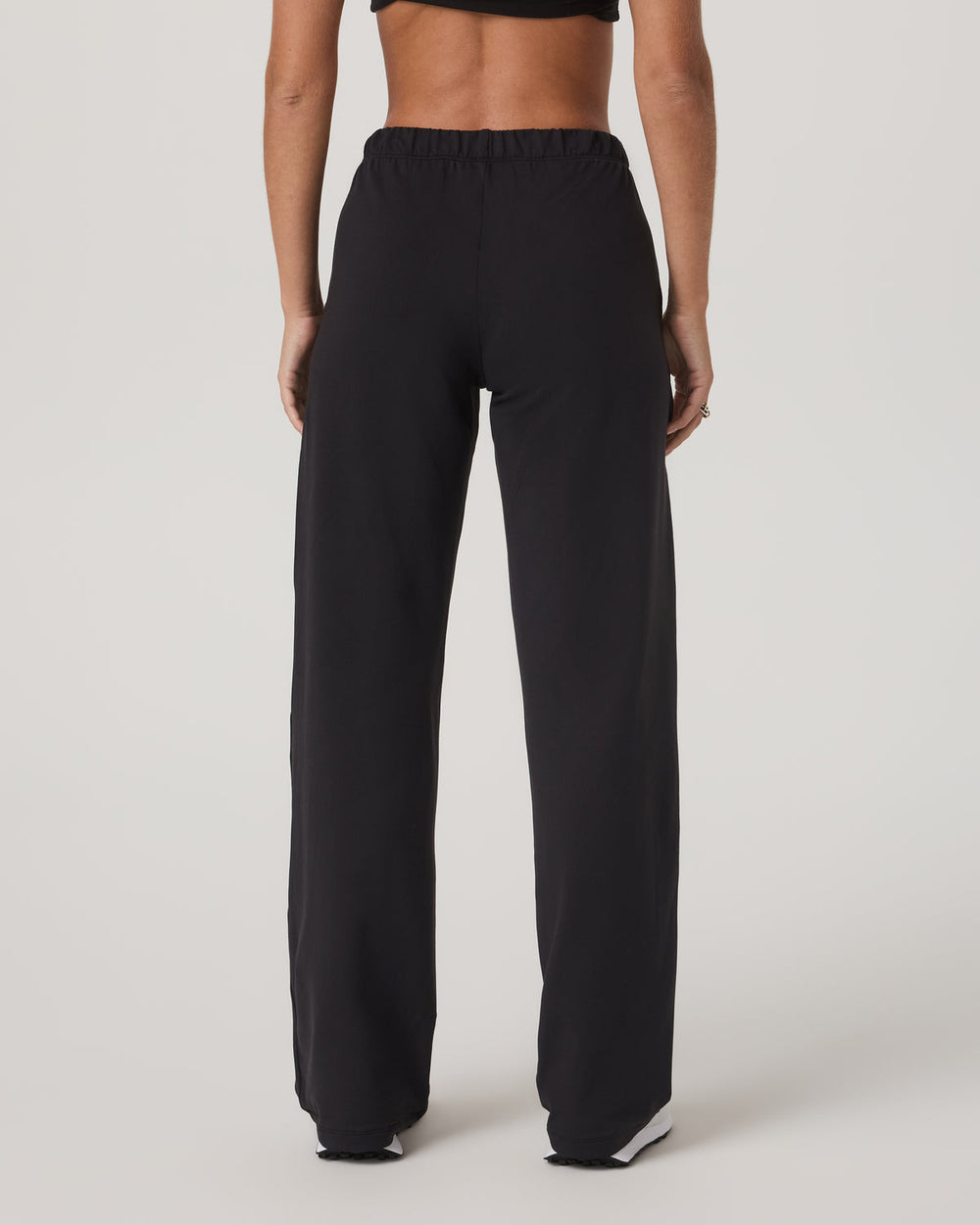 Vuori Women's Halo Modern Strght Leg Pant - Short Solid Black
