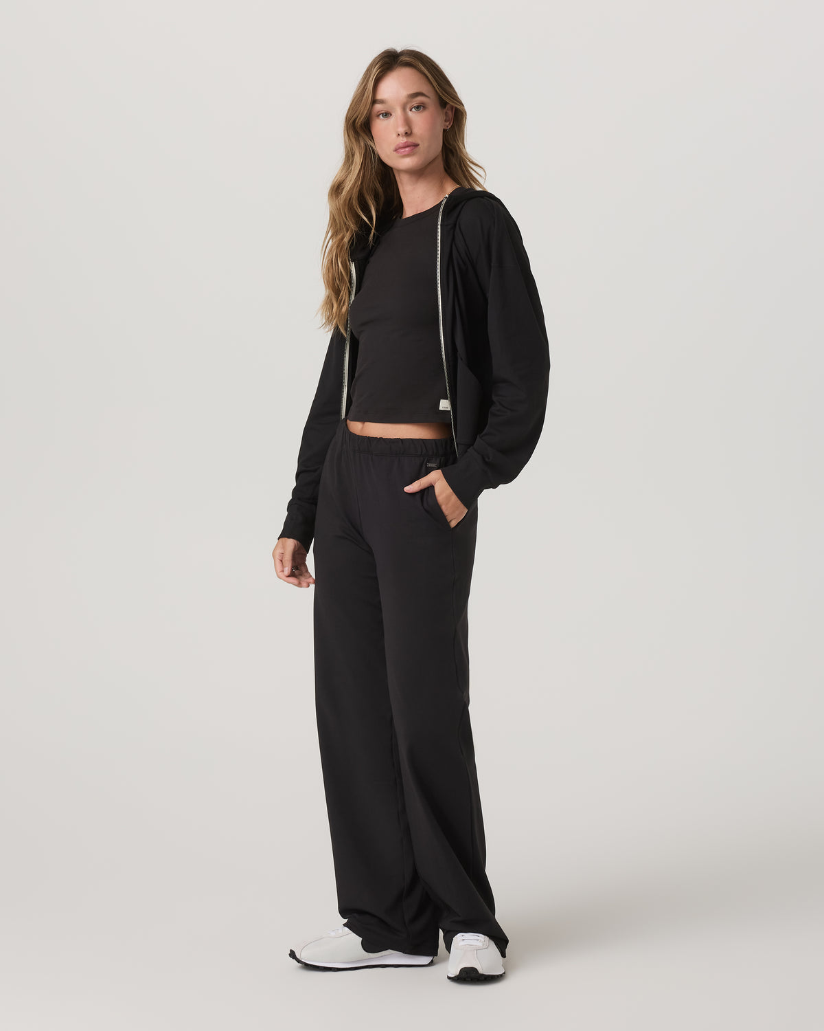 Vuori Women's Halo Modern Strght Leg Pant - Short Solid Black