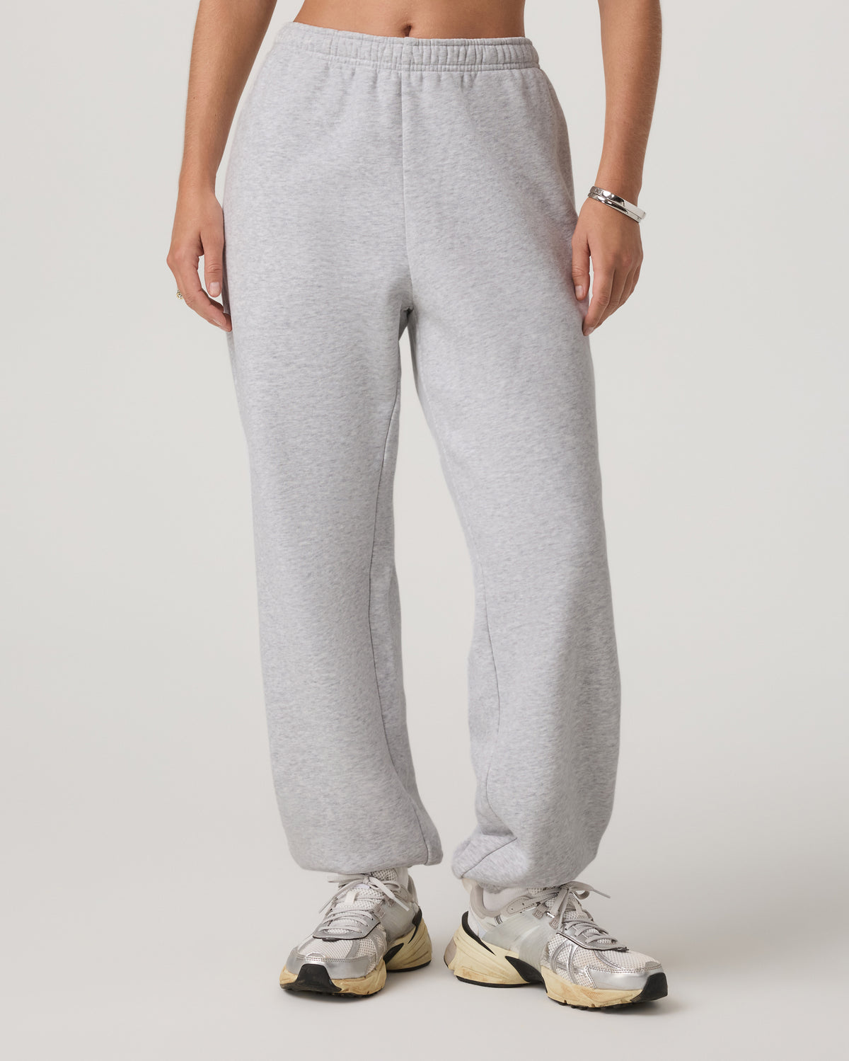 Vuori Women's Restore Classic Sweatpant Pale Grey Heather