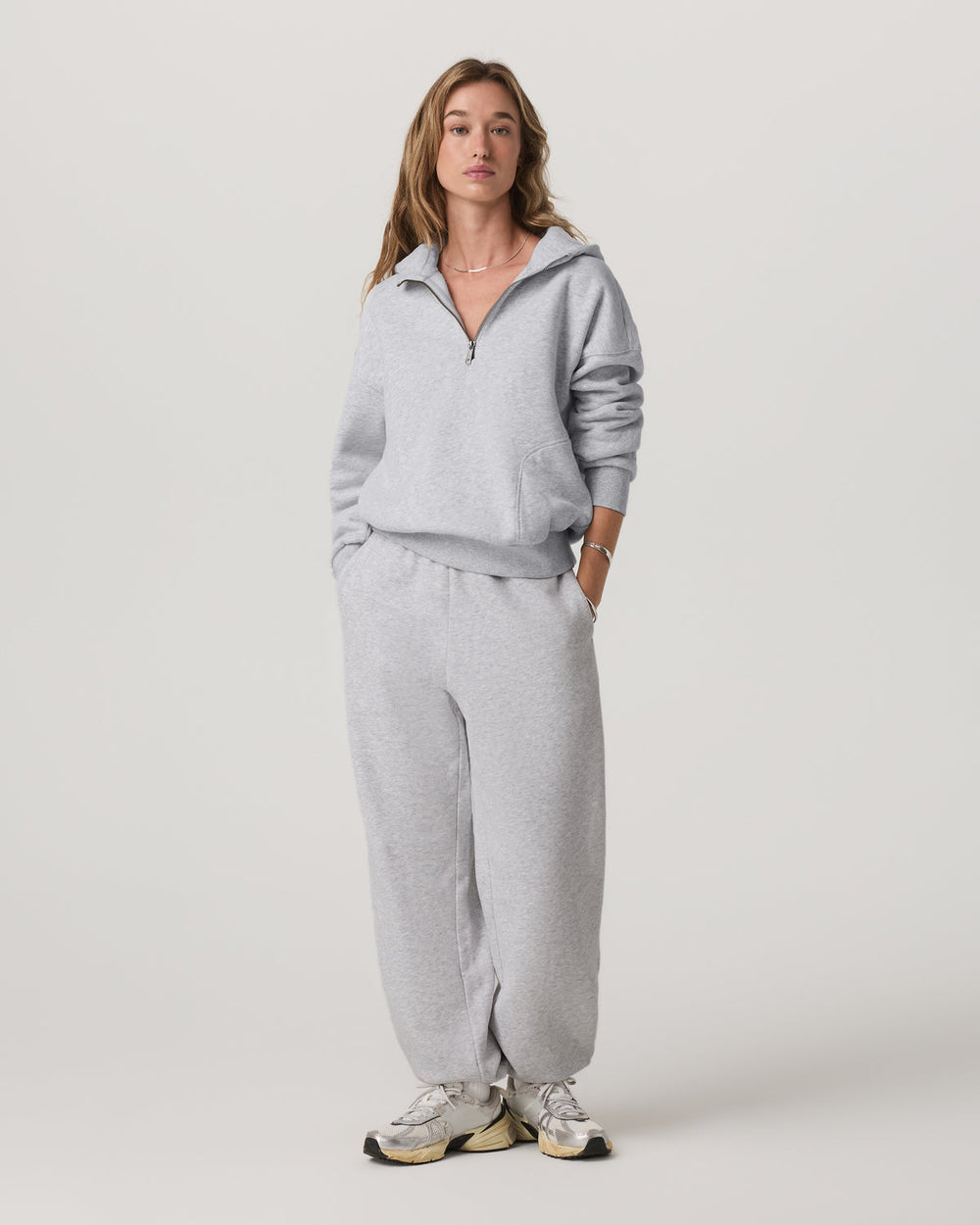 Vuori Women's Restore Classic Sweatpant Pale Grey Heather