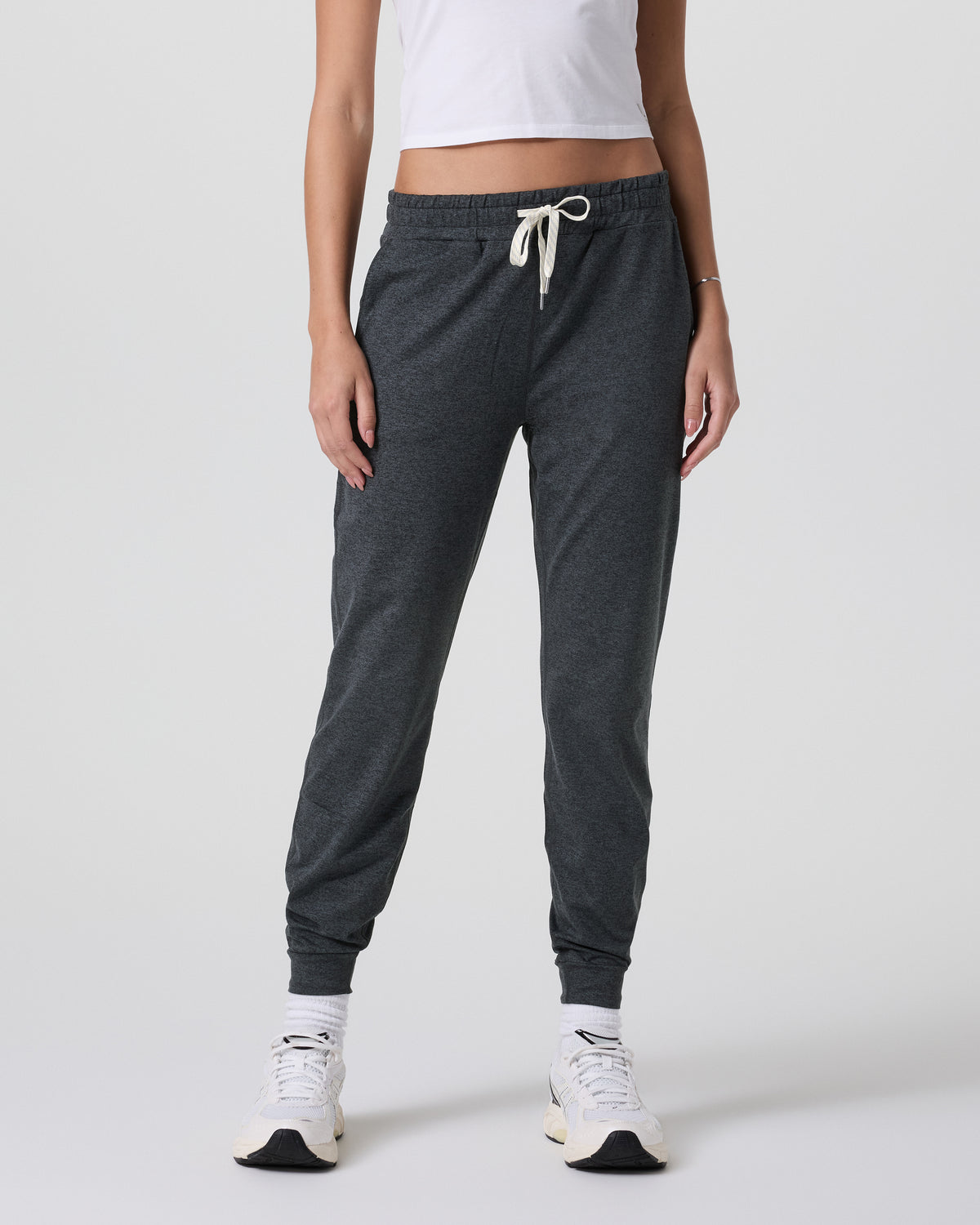 Vuori Performance Jogger Women's Charcoal Joggers