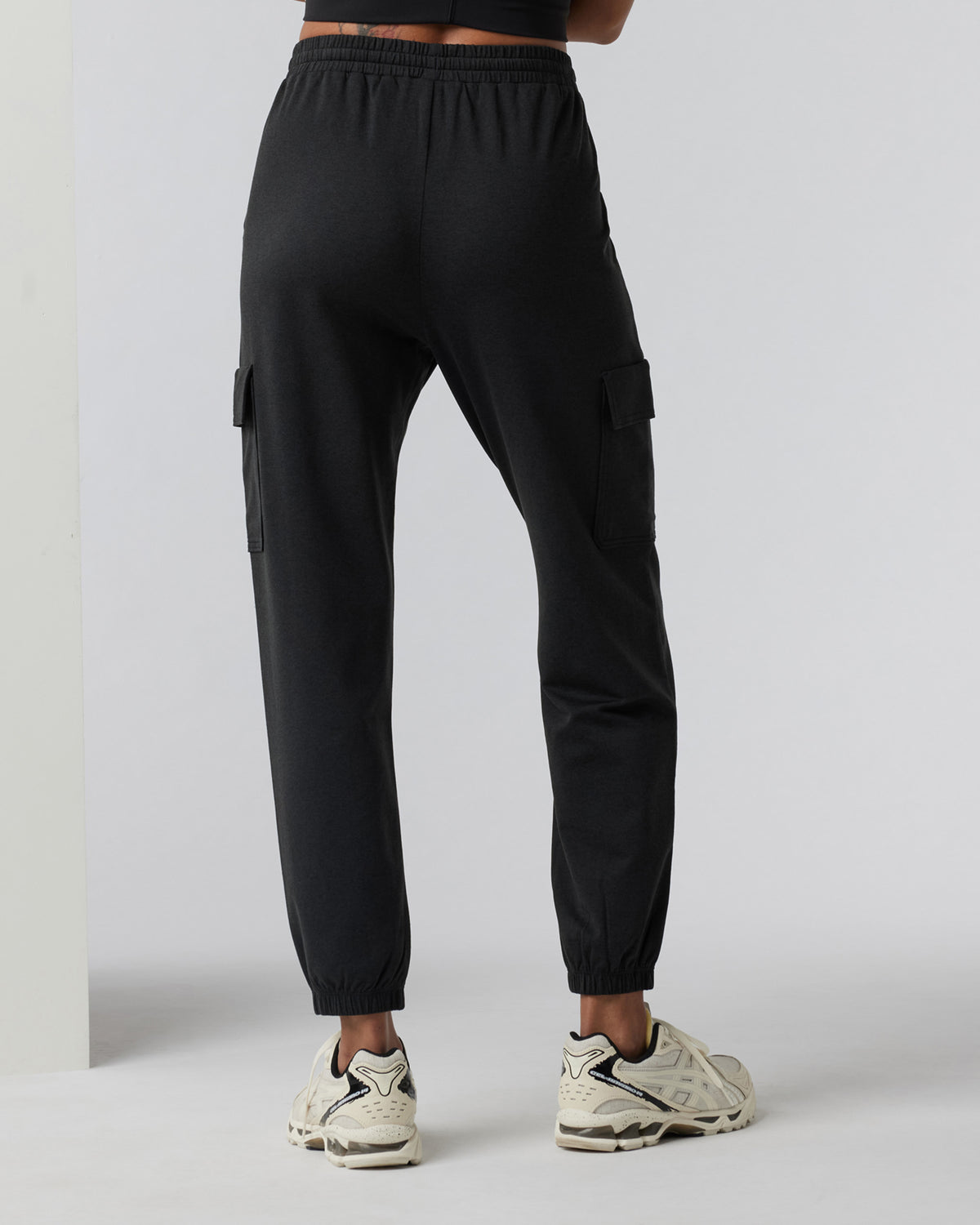 Vuori Boyfriend Cargo Sweatpant Black Heather Sweatpants