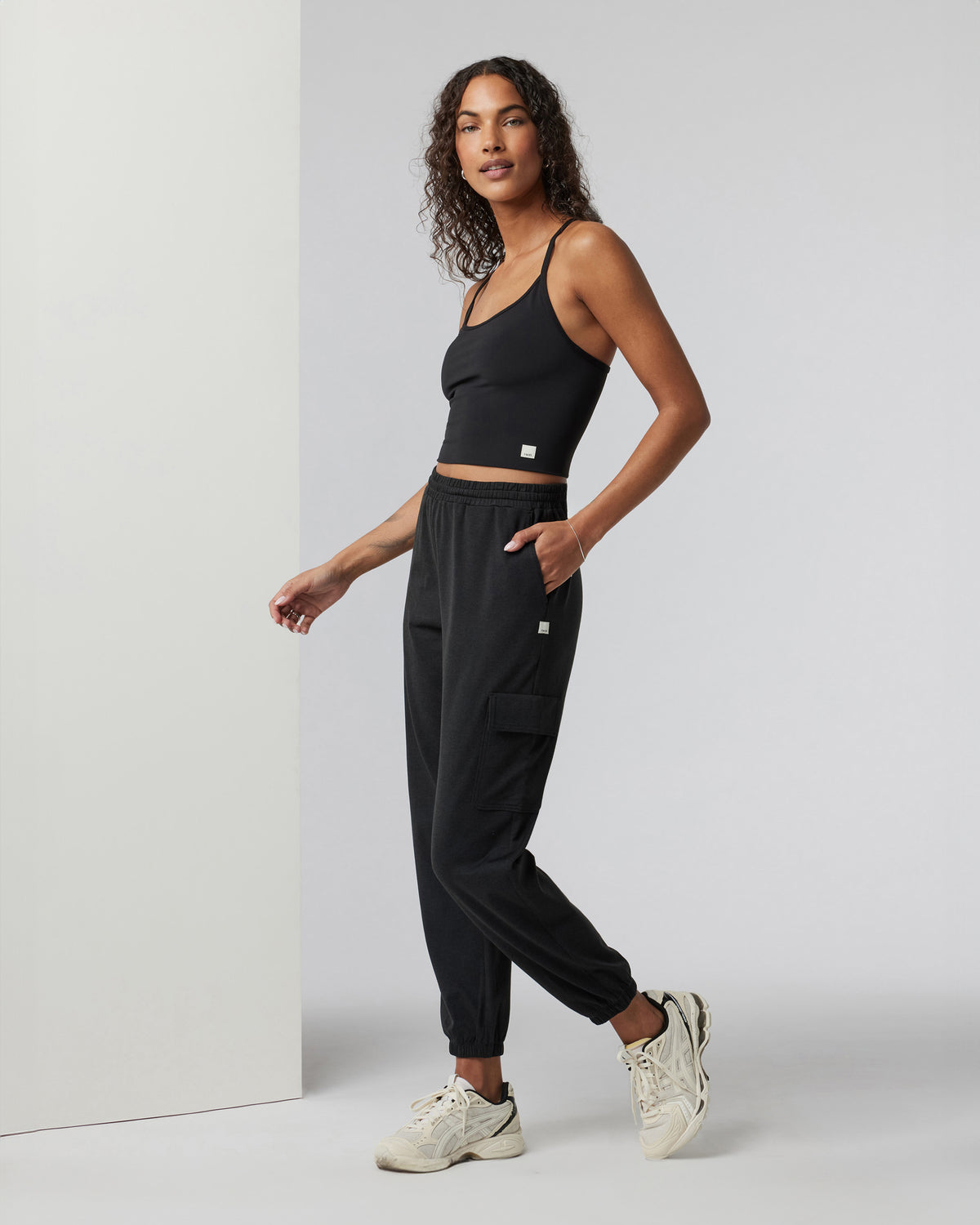 Vuori Boyfriend Cargo Sweatpant Black Heather Sweatpants