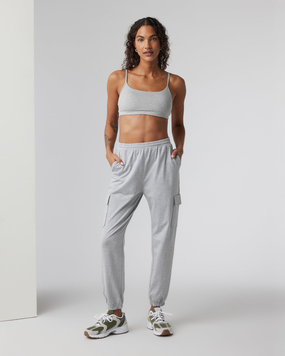 Vuori Boyfriend Cargo Sweatpant Pale Grey Heather