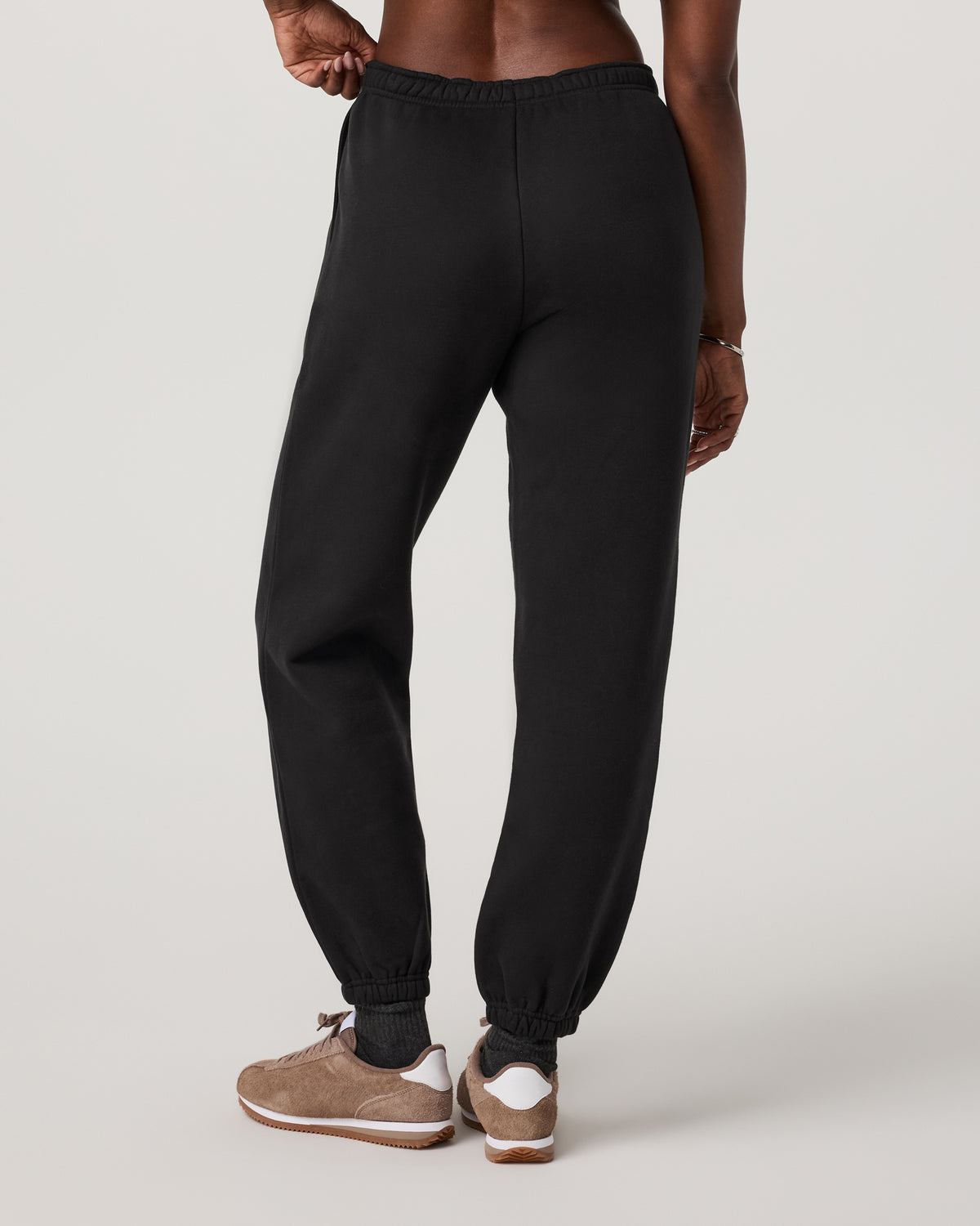 Vuori Women's Restore Classic Sweatpant - Long Washed Black