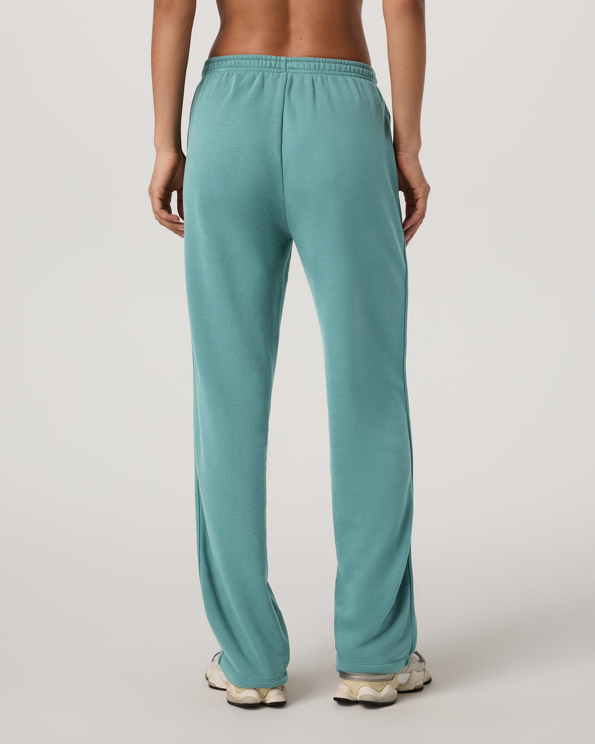 Vuori Women's Sedona Straight Leg Sweatpant - Short Bluegrass