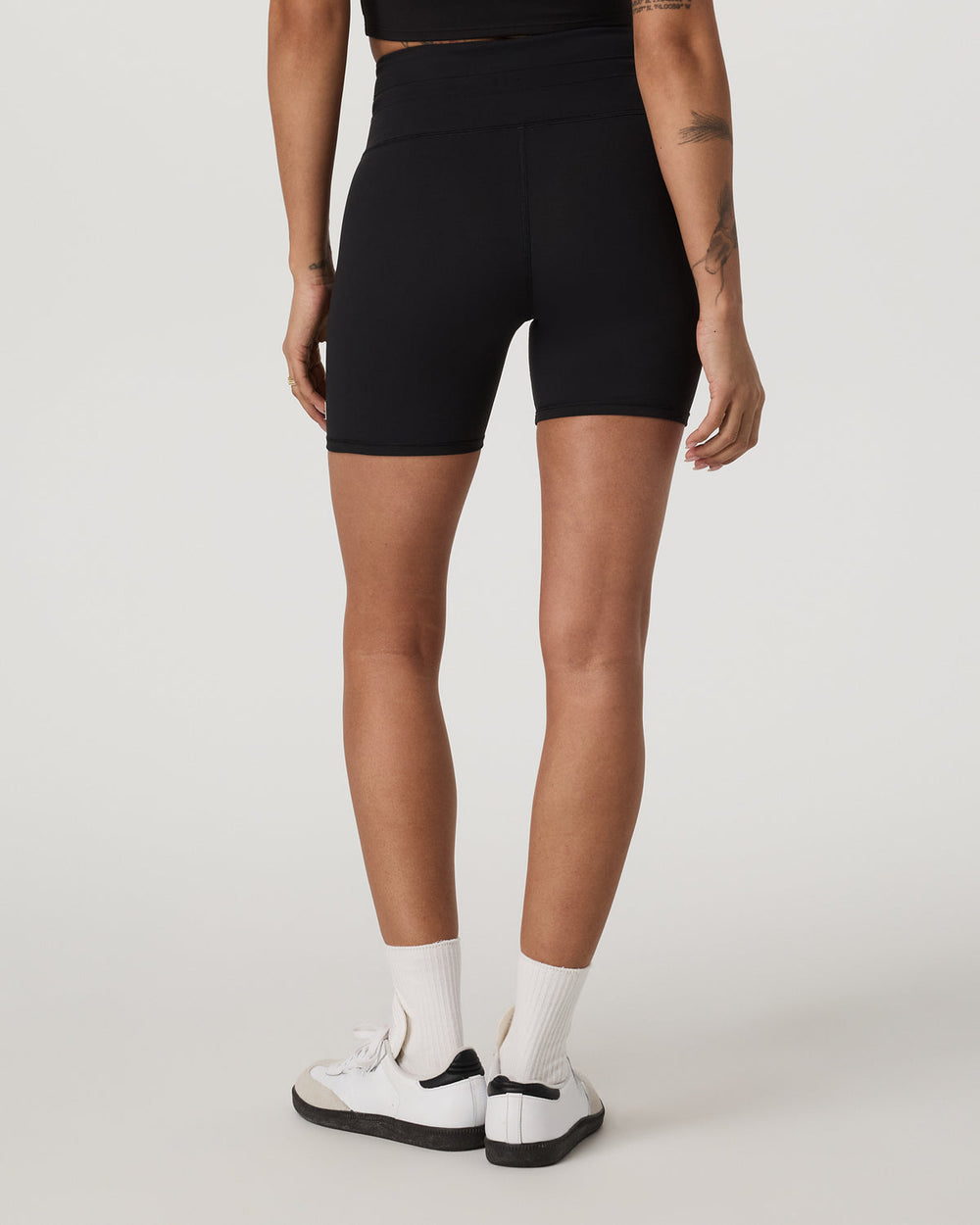 Vuori Daily Piped Short 5" Women's Black Shorts