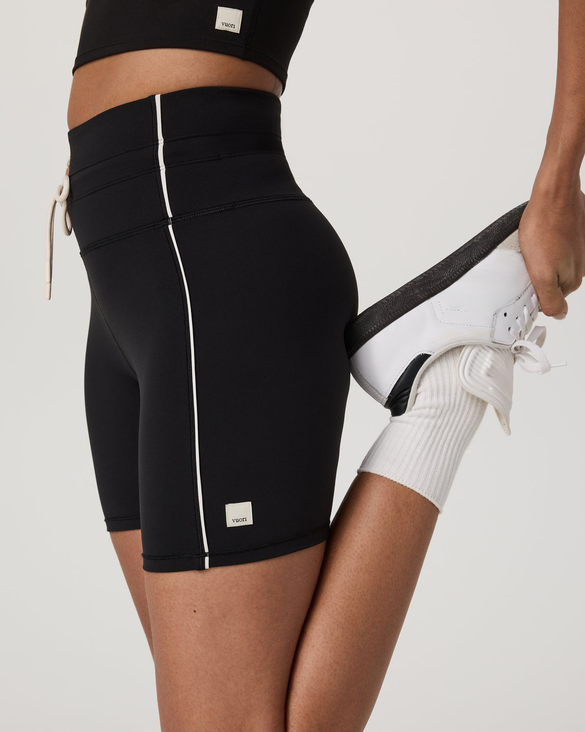Vuori Daily Piped Short 5" Women's Black Shorts